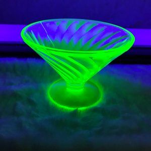 Vaseline Uranium Federal Glass Swirl Dessert Cup #8
